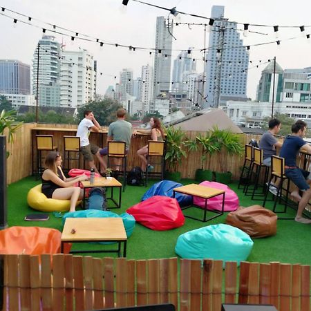 Revolution Asoke Vandrerhjem Bangkok Eksteriør bilde