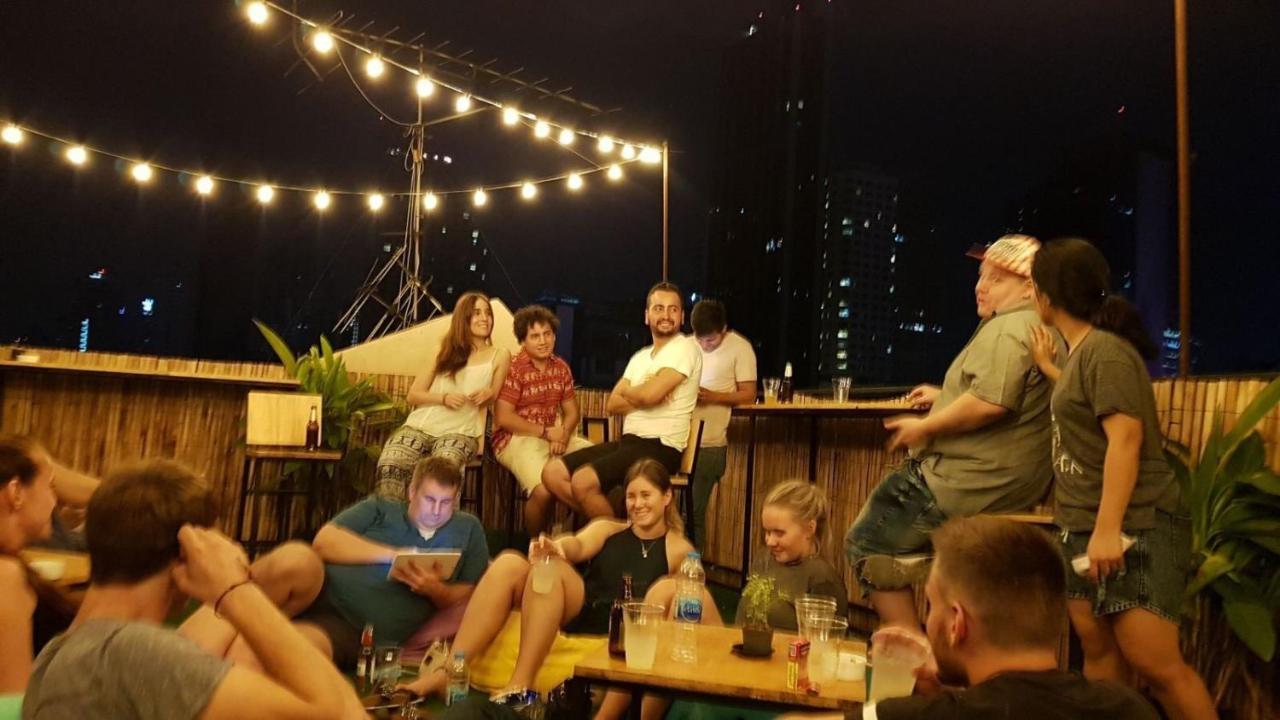 Revolution Asoke Vandrerhjem Bangkok Eksteriør bilde